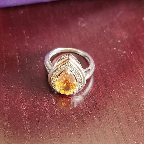 Elegant Gold and Silver Teardrop Ring - Picture 1 of 5